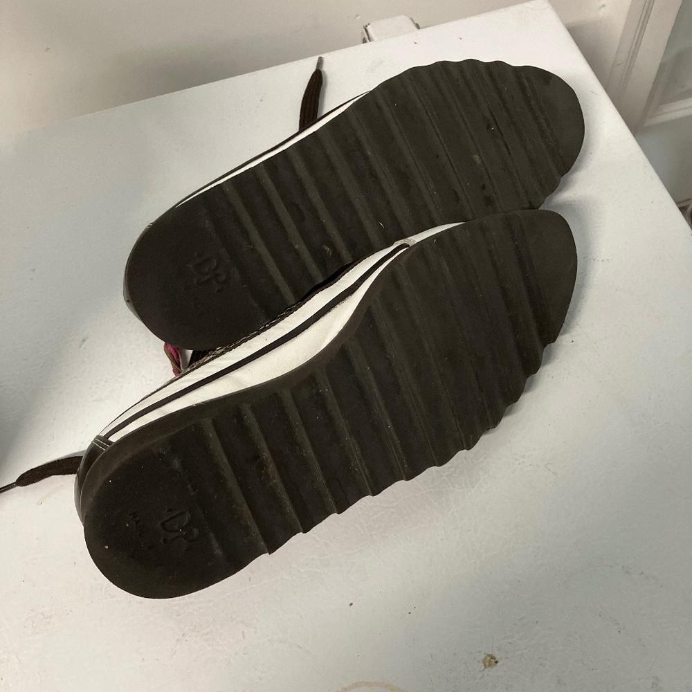 Shoes - Picture 6 of 8